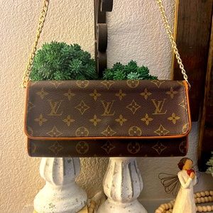 Authentic Louis Vuitton Monogram Pochette Twin GM Shoulder Bag CA1010